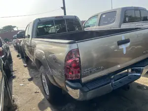 Toyota Tacoma Access Cab 2008 Gold