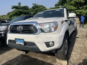Toyota Tacoma 2013 White