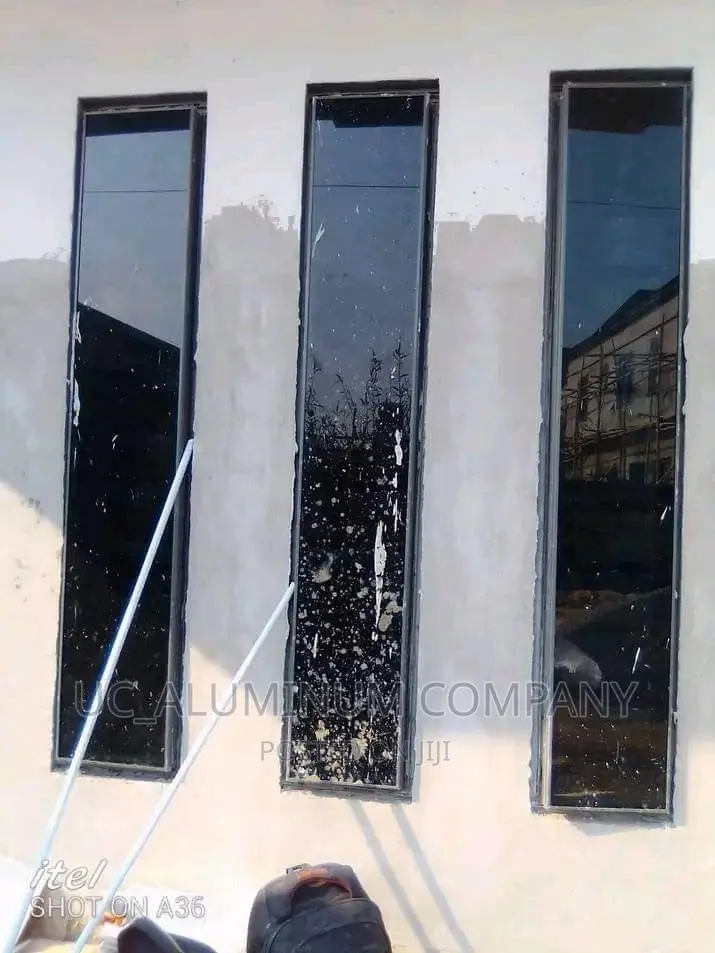 Frameless Cutting Wall Window