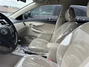 Toyota Corolla 2012 Gold