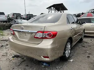 Toyota Corolla 2012 Gold