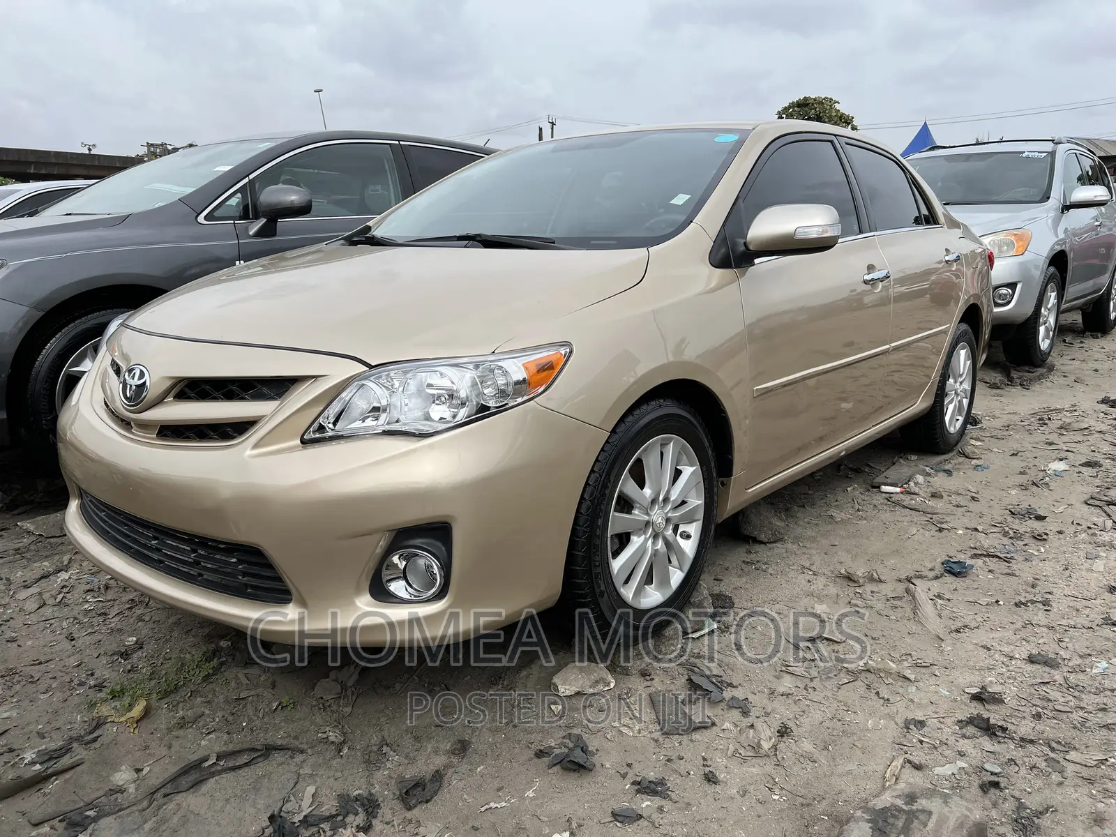 Toyota Corolla 2012 Gold