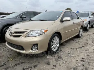 Toyota Corolla 2012 Gold