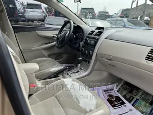 Toyota Corolla 2012 Gold