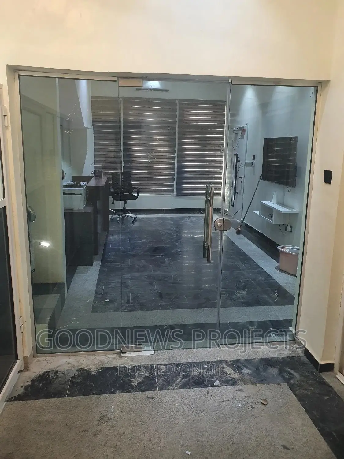 Office Glass Partition With Single Door