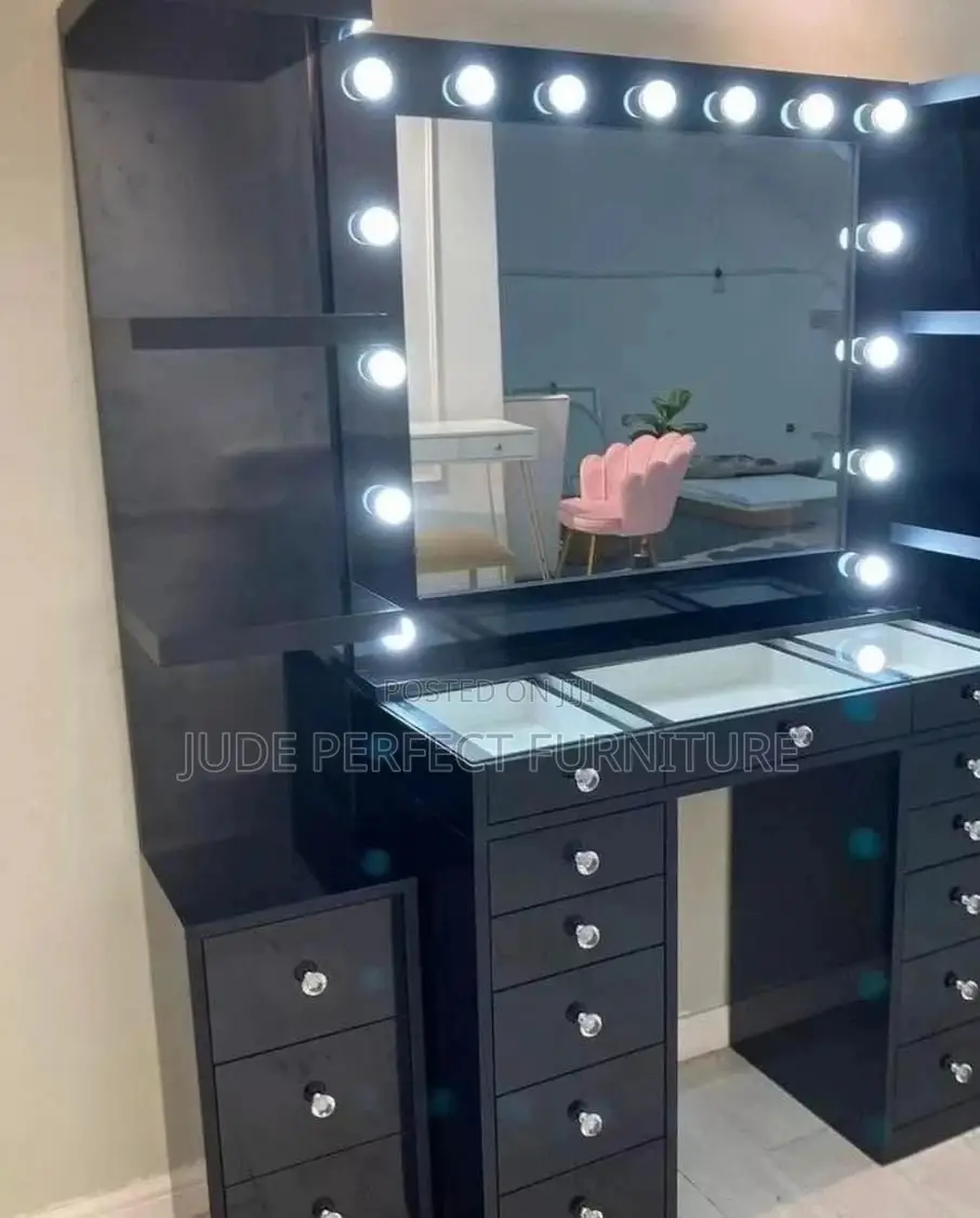 Quality Dressing Mirror With Light