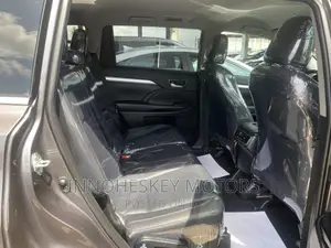 Toyota Highlander XLE 2019 Gray
