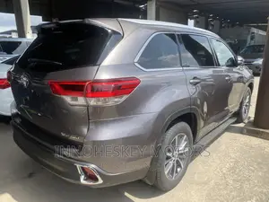 Toyota Highlander XLE 2019 Gray