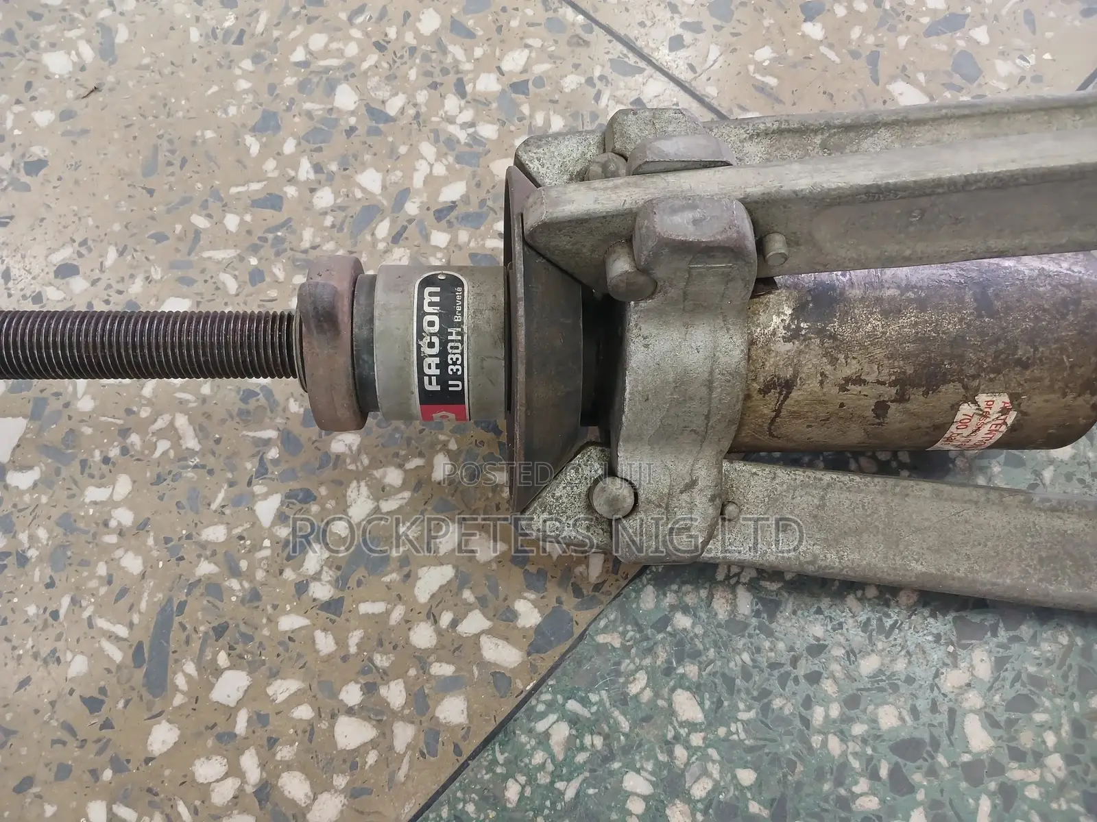 Facom U.330H - 30 T Hydraulic Outside Puller
