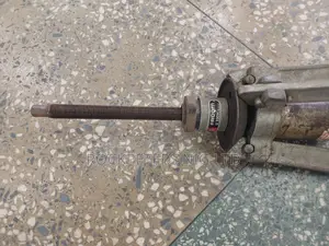 Facom U.330H - 30 T Hydraulic Outside Puller
