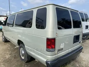 Ford E-350 2006 Gold