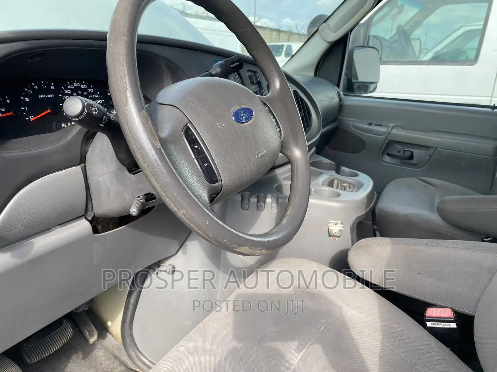 Ford E-350 2006 Gold