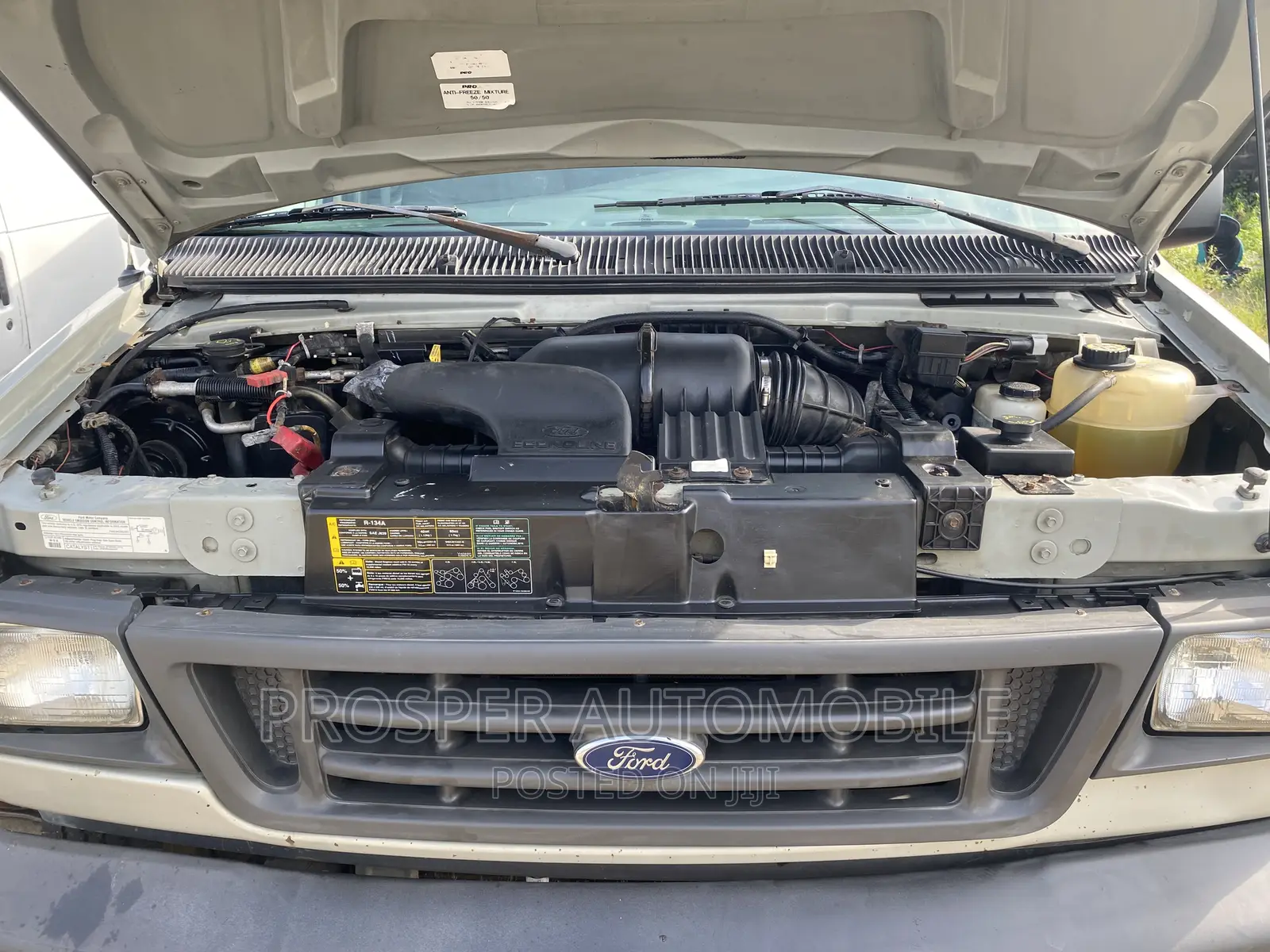 Ford E-350 2006 Gold