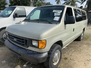 Ford E-350 2006 Gold