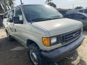 Ford E-350 2006 Gold