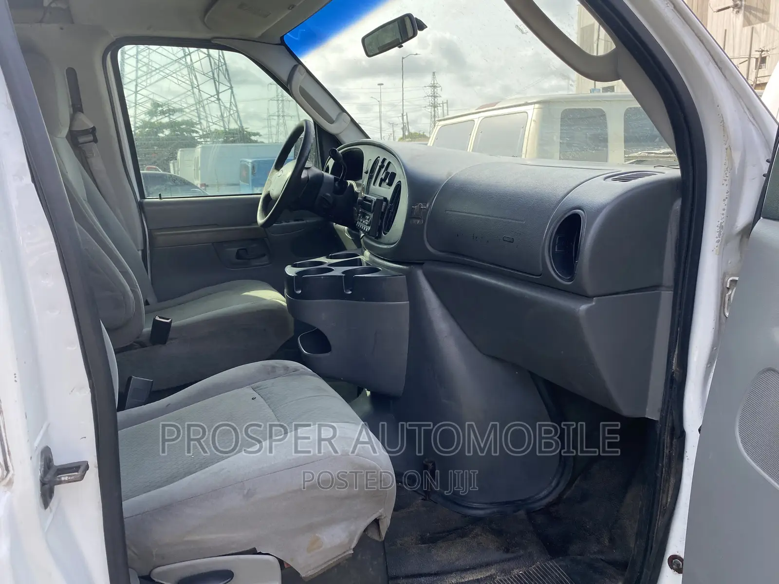 Ford E350 2006 Yellow