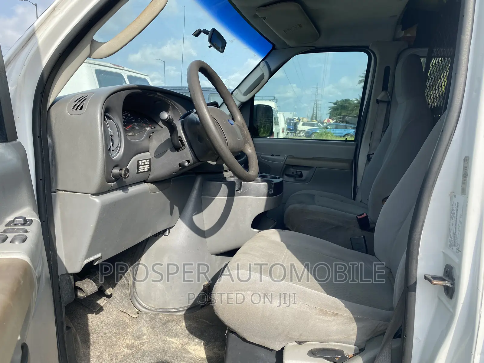 Ford E350 2006 Yellow