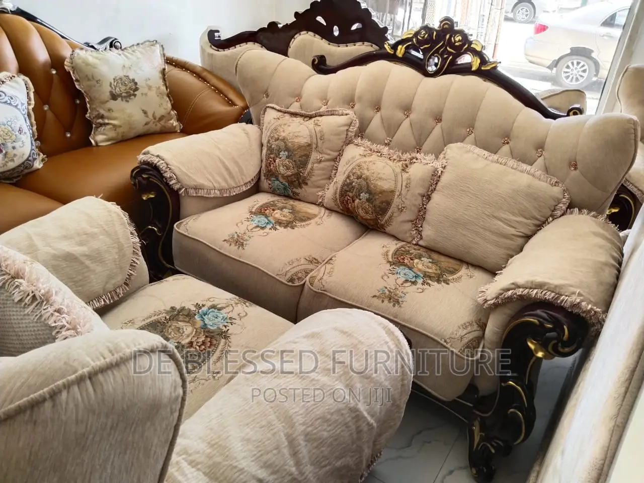 Royals Settee