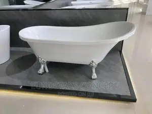 White Royal Executive Bath Tub