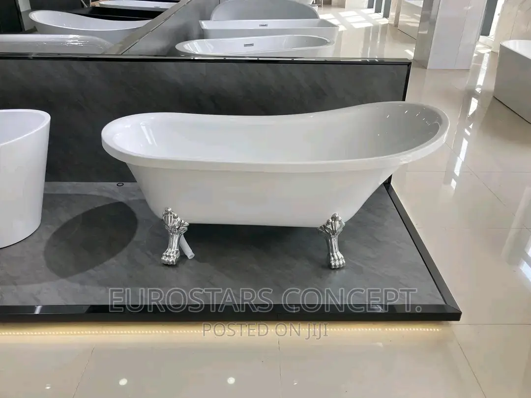 White Royal Executive Bath Tub