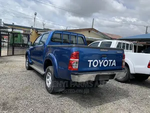 Toyota Hilux SR5 4x4 2015 Blue