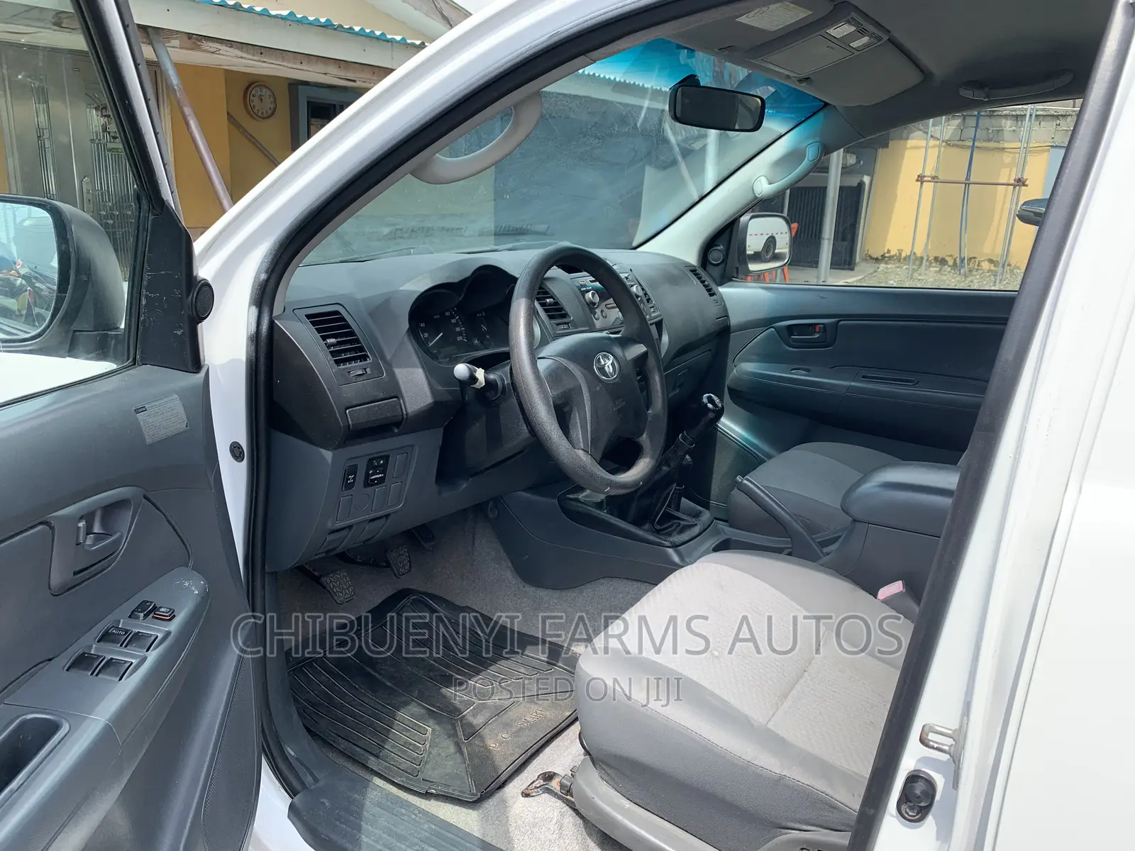 Toyota Hilux SR5 4x4 2015 White