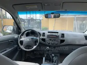 Toyota Hilux SR5 4x4 2015 White