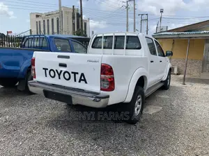 Toyota Hilux SR5 4x4 2015 White