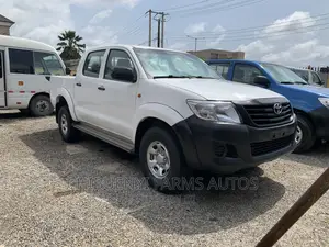 Toyota Hilux SR5 4x4 2015 White