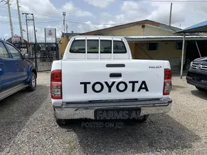Toyota Hilux SR5 4x4 2015 White
