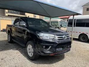Toyota Hilux SR5 4x4 2016 Black