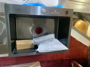 Black Sink Square
