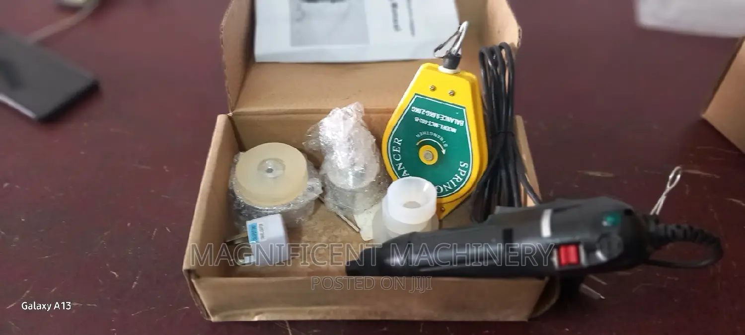 Bottle Cap Sealing Machine