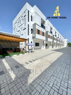 5bdrm Townhouse/Terrace in Ikate for sale