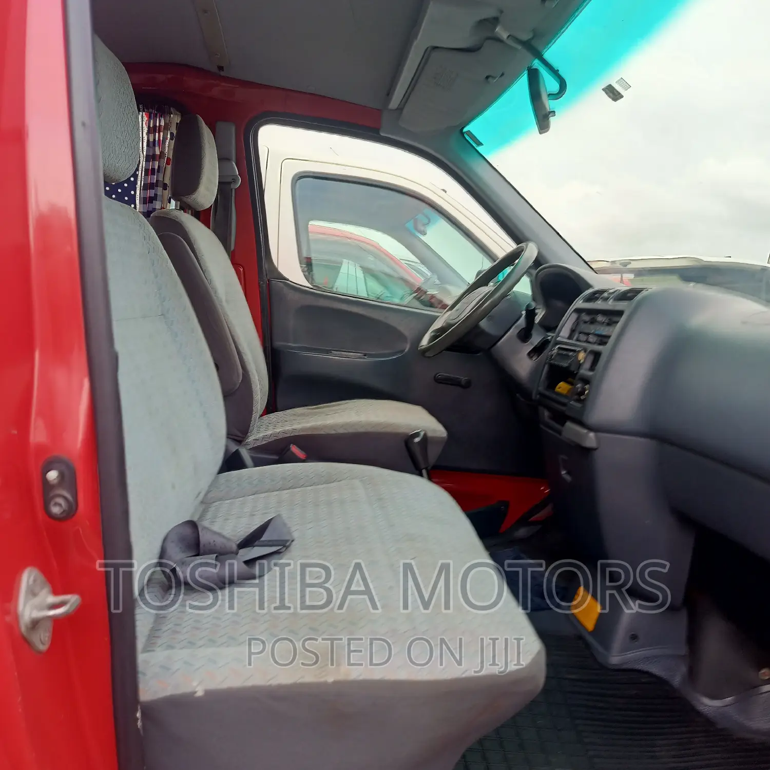 Toyota HiAce 2005 Red