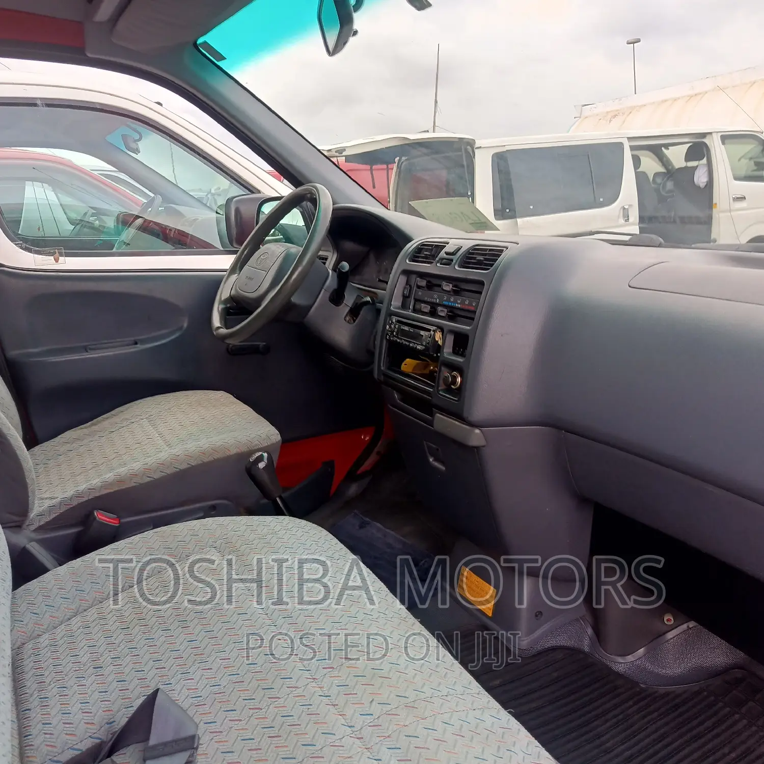 Toyota HiAce 2005 Red