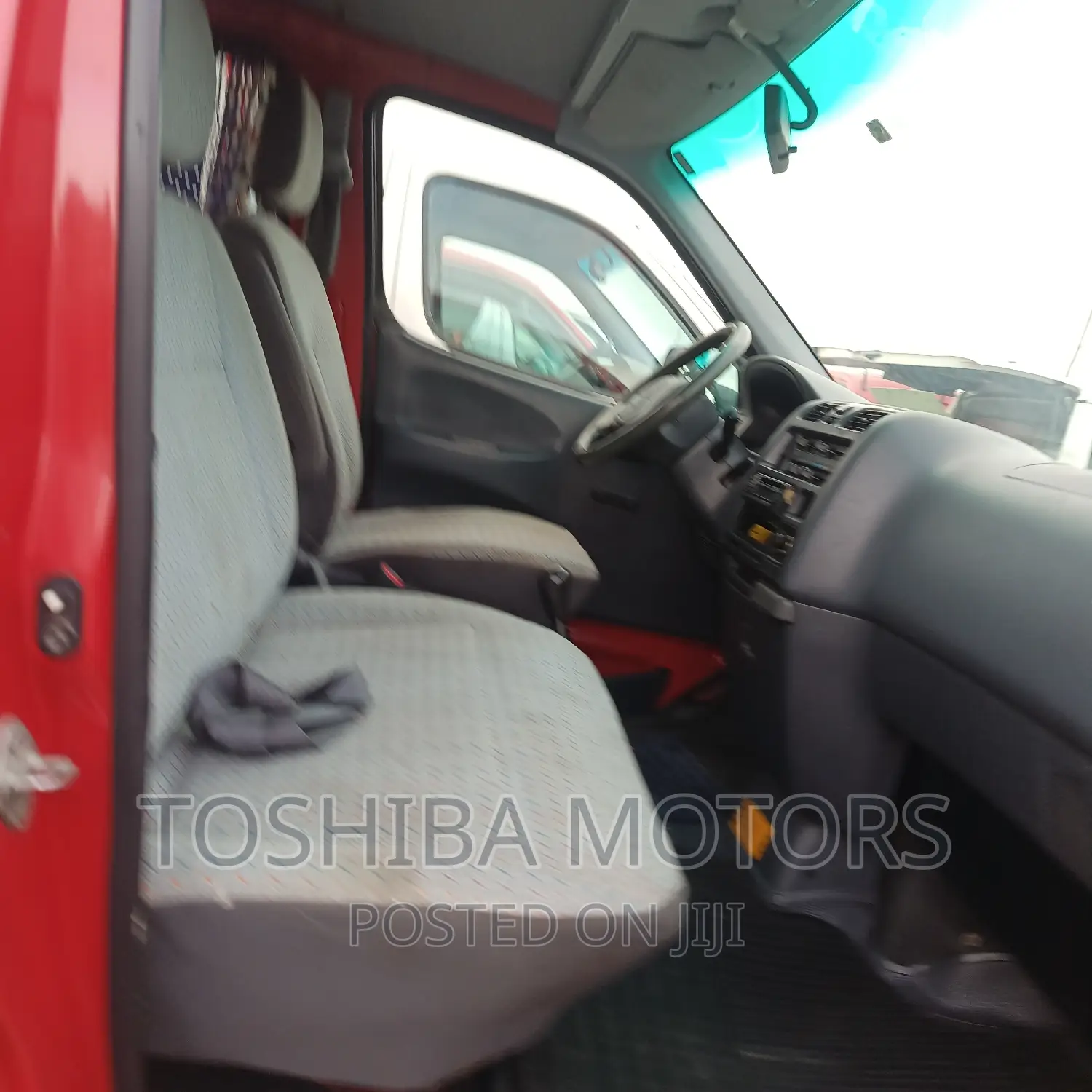 Toyota HiAce 2005 Red