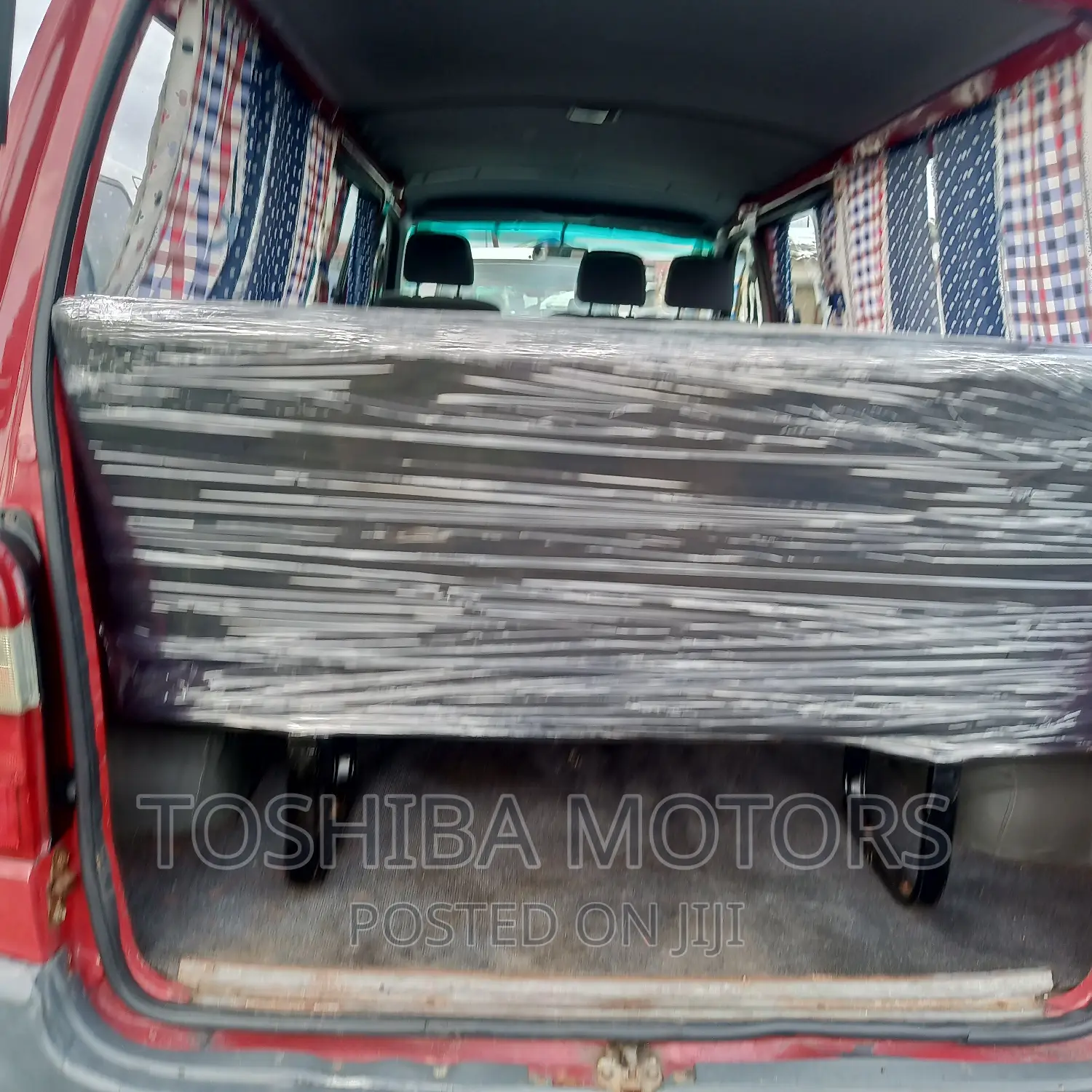 Toyota HiAce 2005 Red