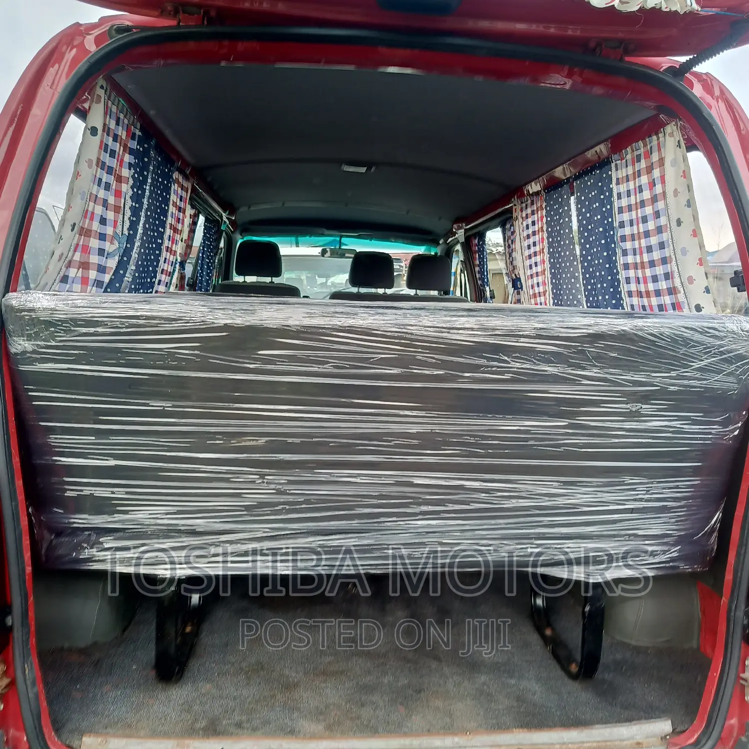 Toyota HiAce 2005 Red