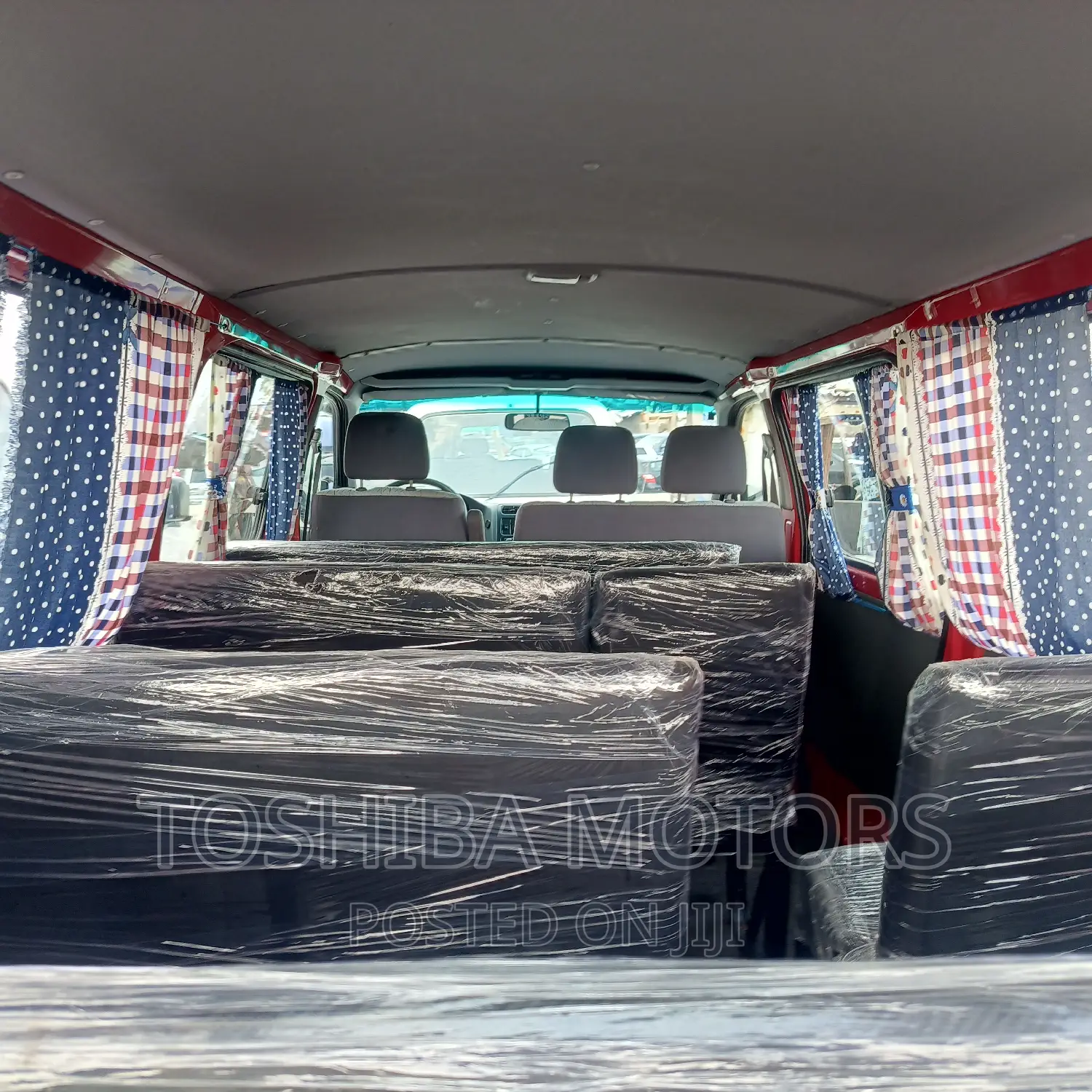 Toyota HiAce 2005 Red