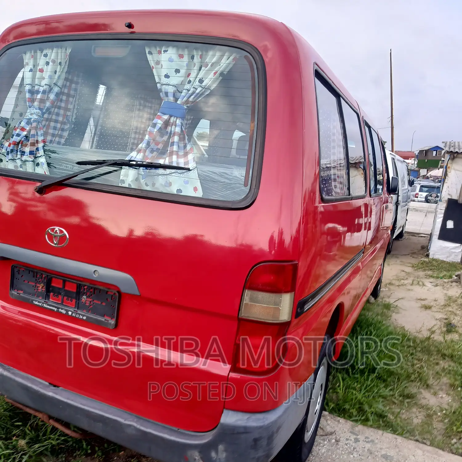Toyota HiAce 2005 Red