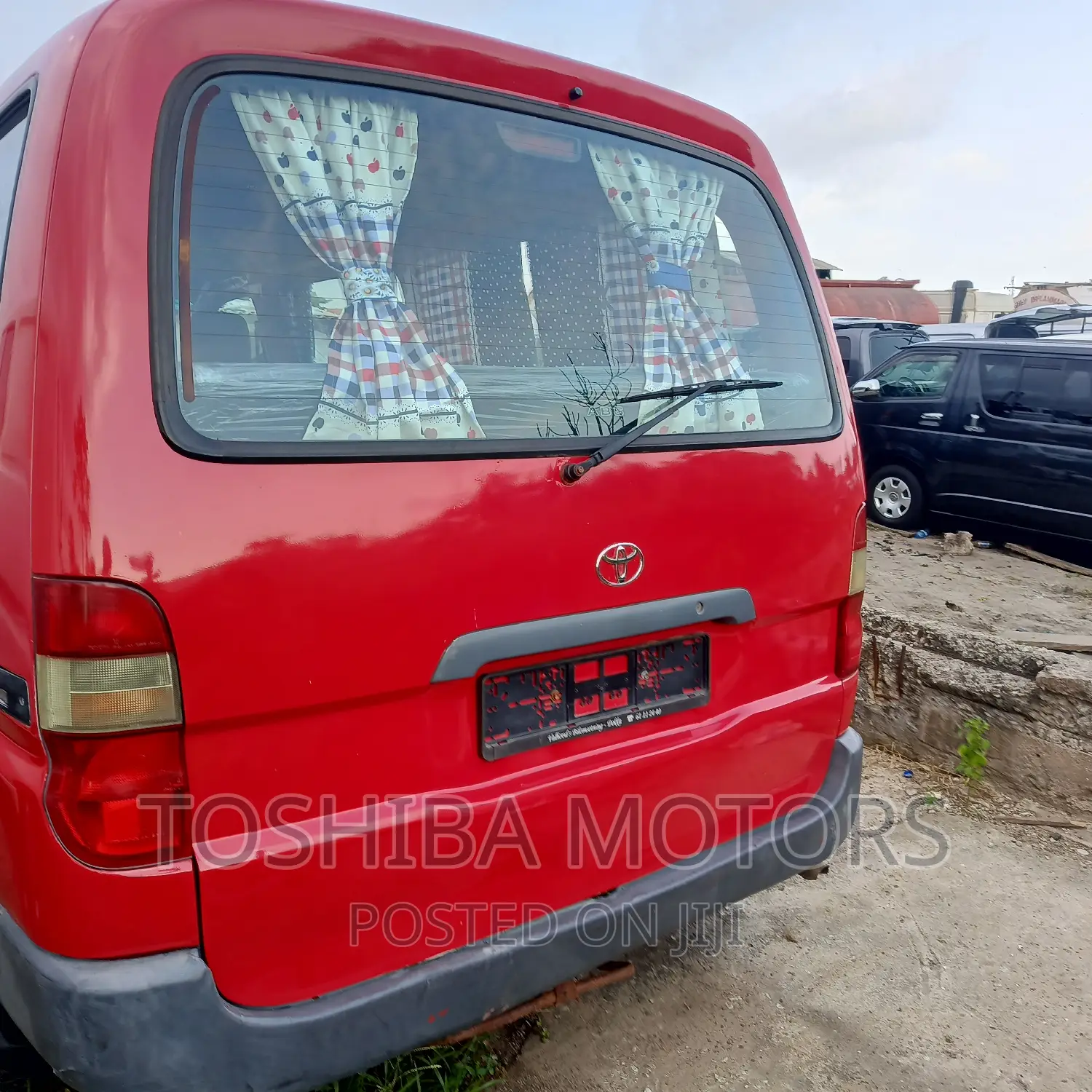Toyota HiAce 2005 Red