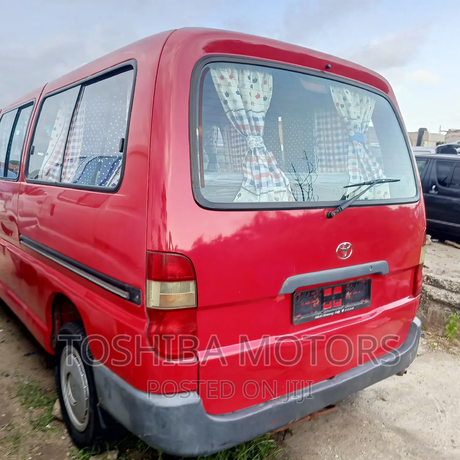 Toyota HiAce 2005 Red