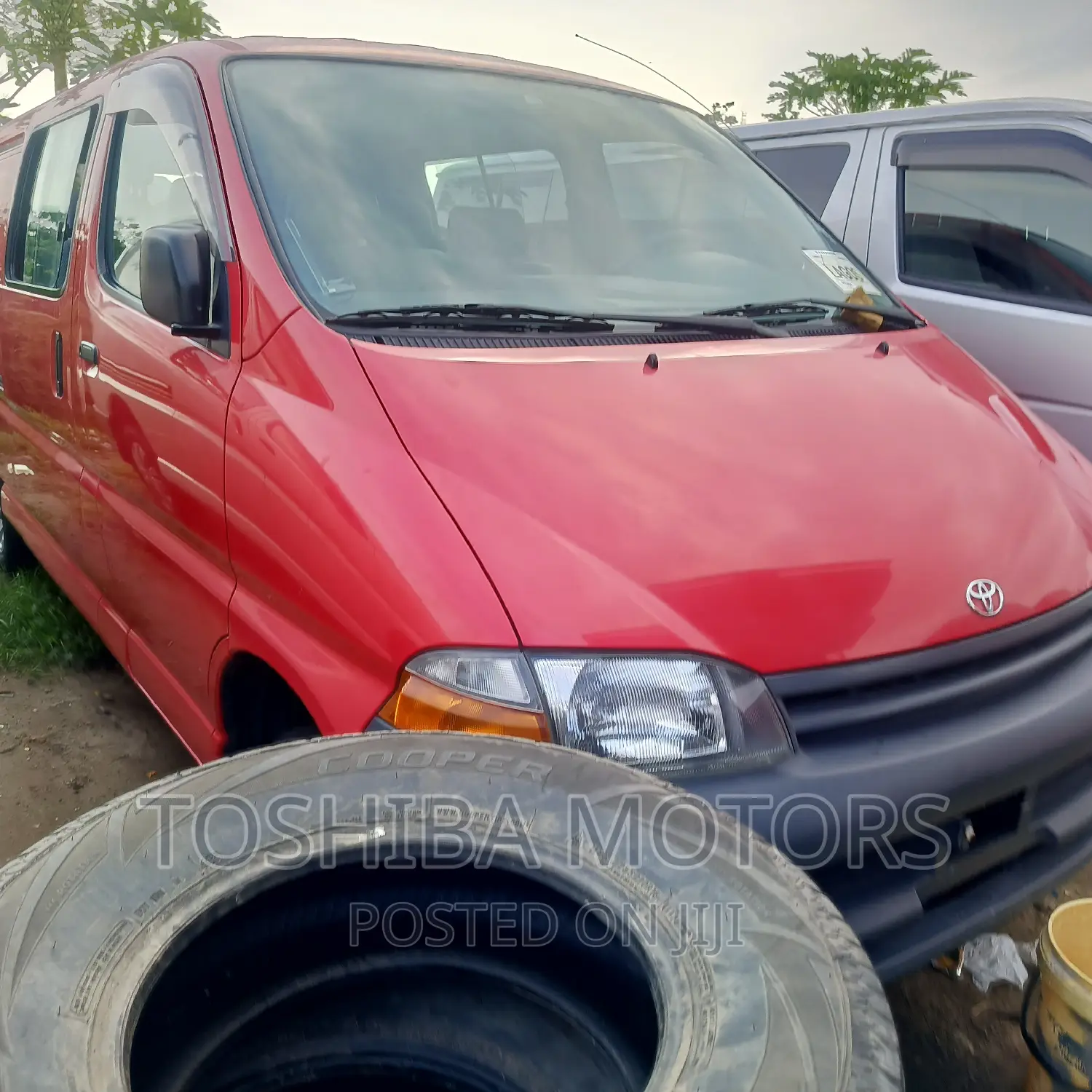 Toyota HiAce 2005 Red