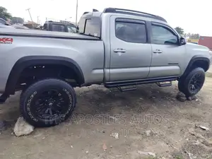 Toyota Tacoma 2020 Silver