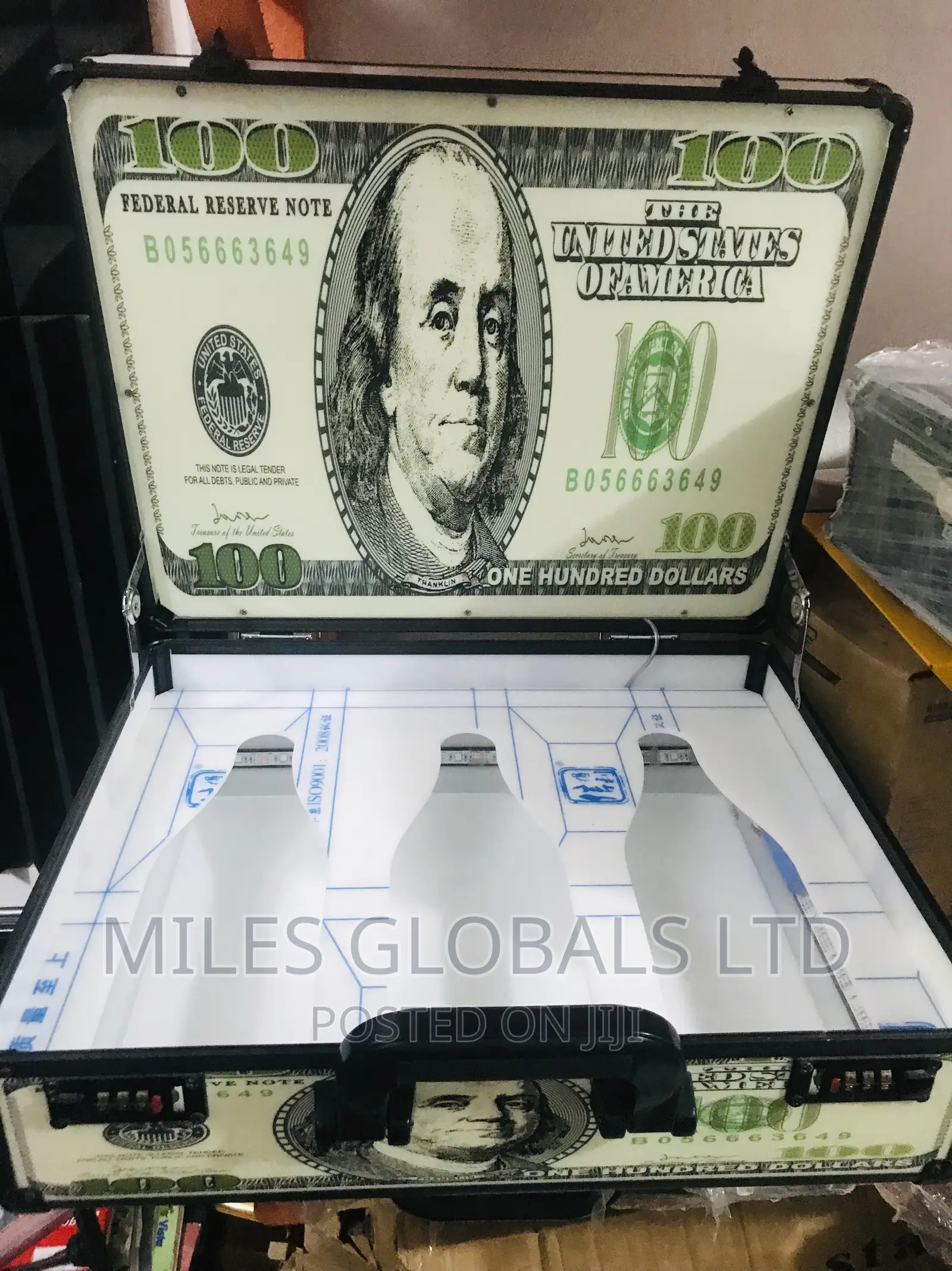 Dollar Case Champagne Carrier
