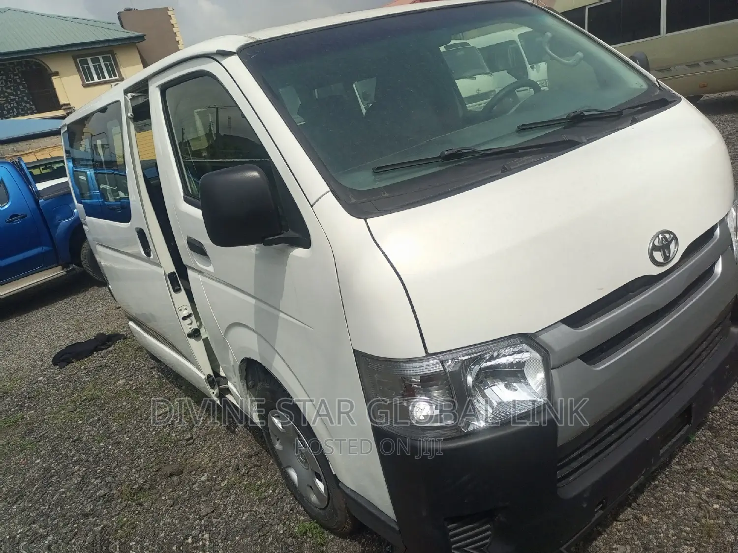 Toyota HiAce 2010 White