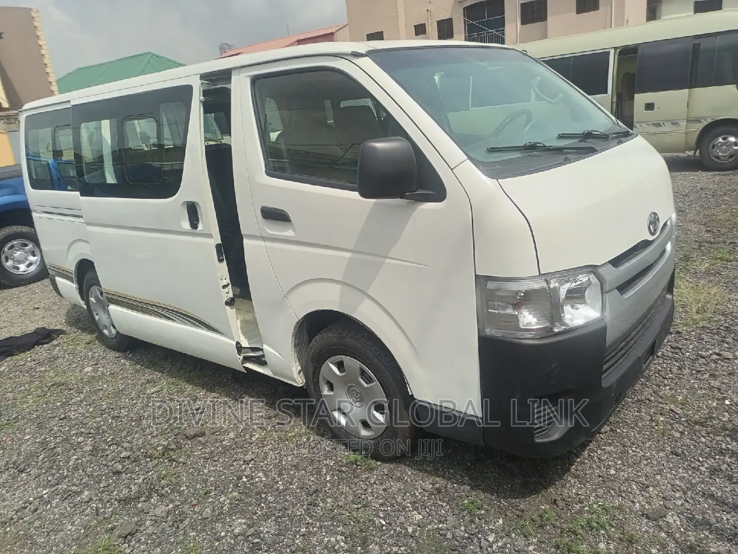 Toyota HiAce 2010 White