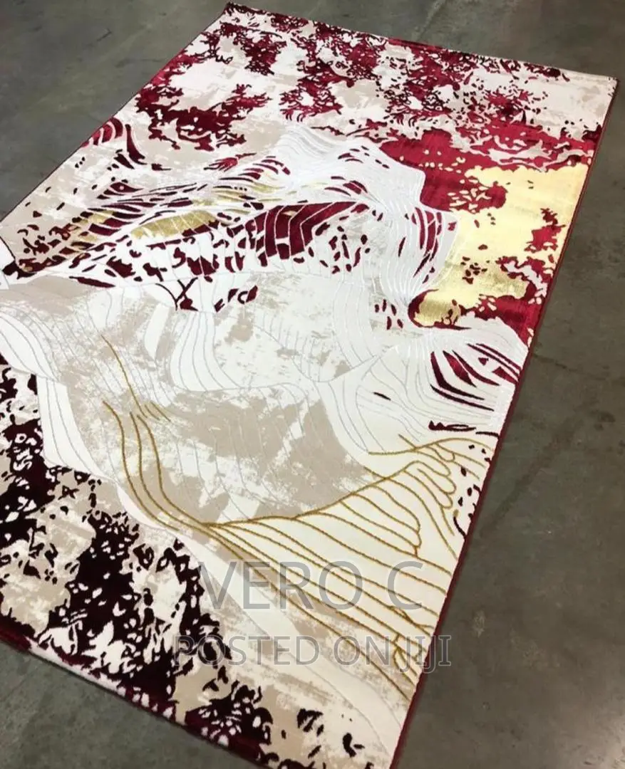 Quality Turkish Standard Centre Rug.