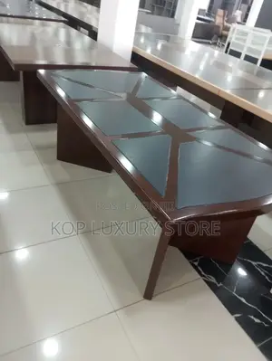 A Quality Conference Table of 6 Seaters